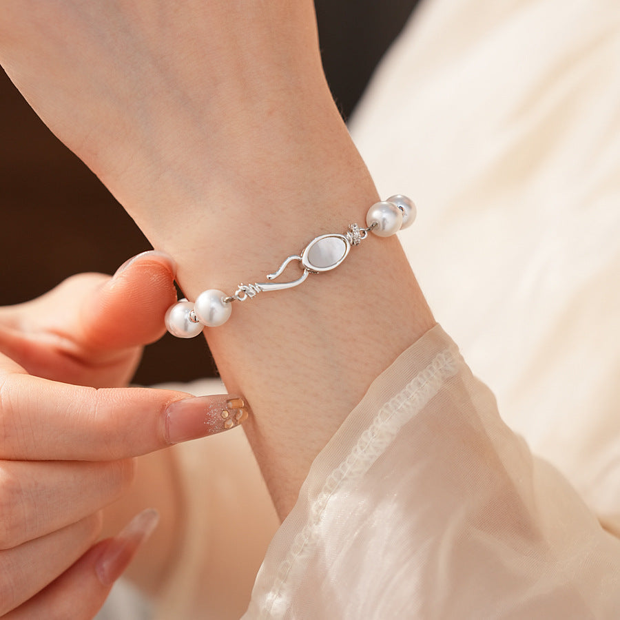 Serpentine Pearl Elegance Bracelet with glass pearls and shell accents on green box – Glazenya jewelry