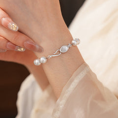 Serpentine Pearl Elegance Bracelet with glass pearls and shell accents on green box – Glazenya jewelry