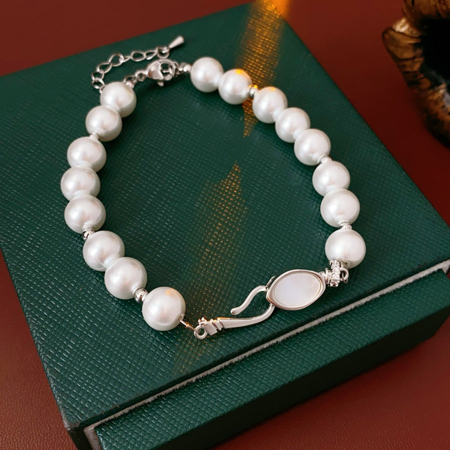 Serpentine Pearl Elegance Bracelet with glass pearls and shell accents on green box – Glazenya jewelry