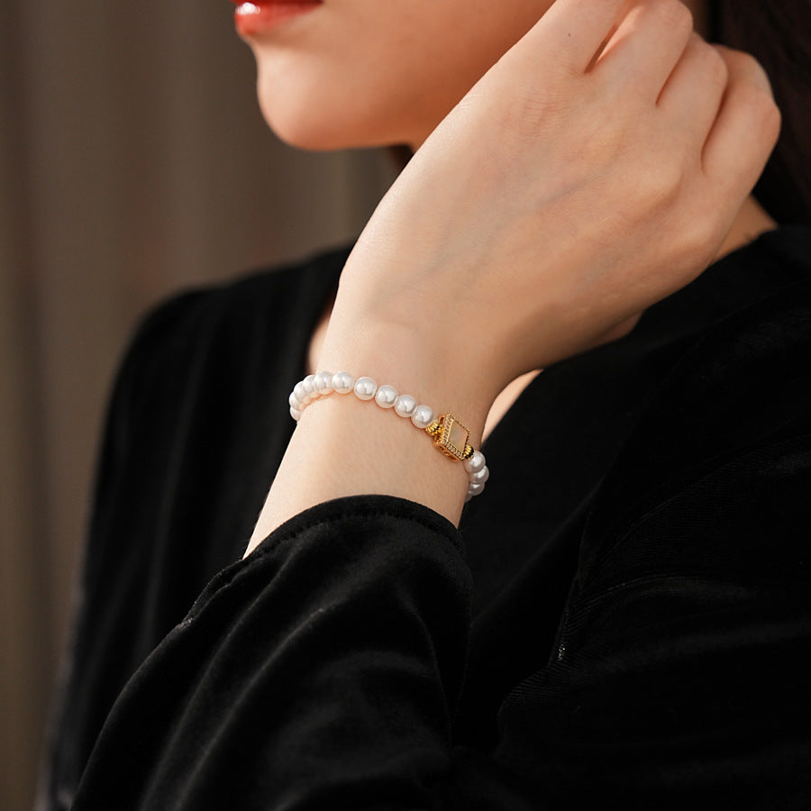 Blush Square Pearl Bracelet, a bracelet featuring lustrous pearls and a pale pink square zircon pendant.