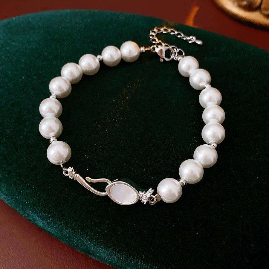 Serpentine Pearl Elegance Bracelet with glass pearls and shell accents on green box – Glazenya jewelry
