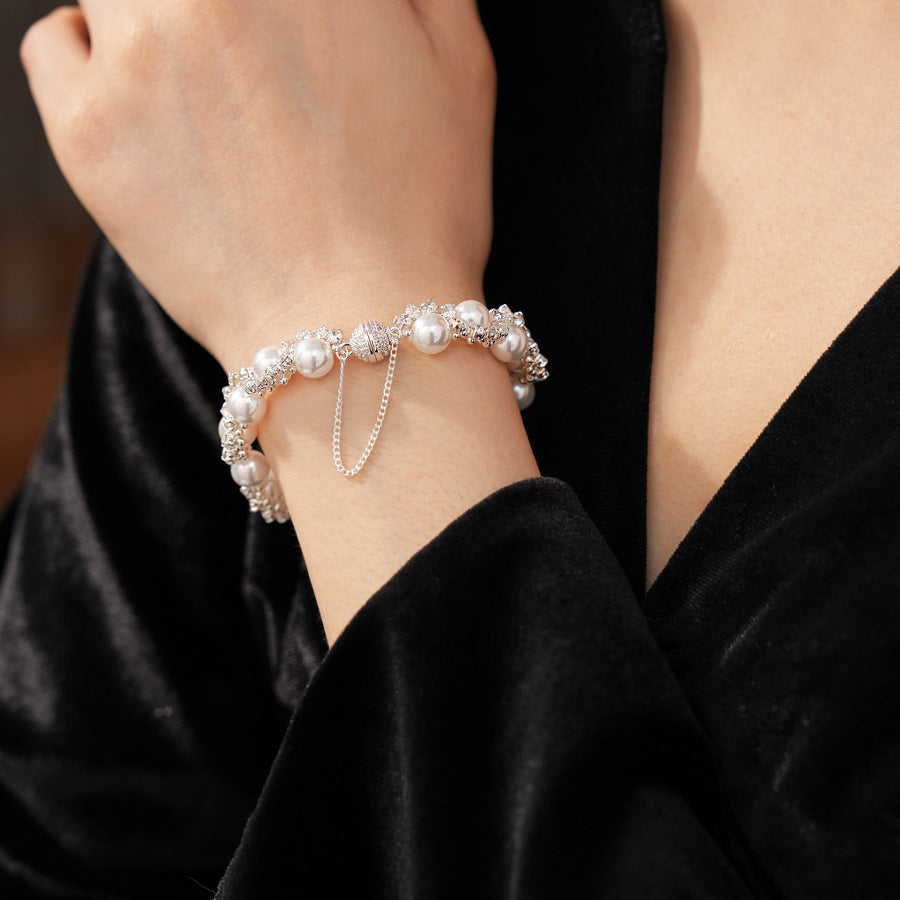 Elegant radiant crystal pearl wrap bracelet with imitation pearls and rhinestones, vintage luxury style